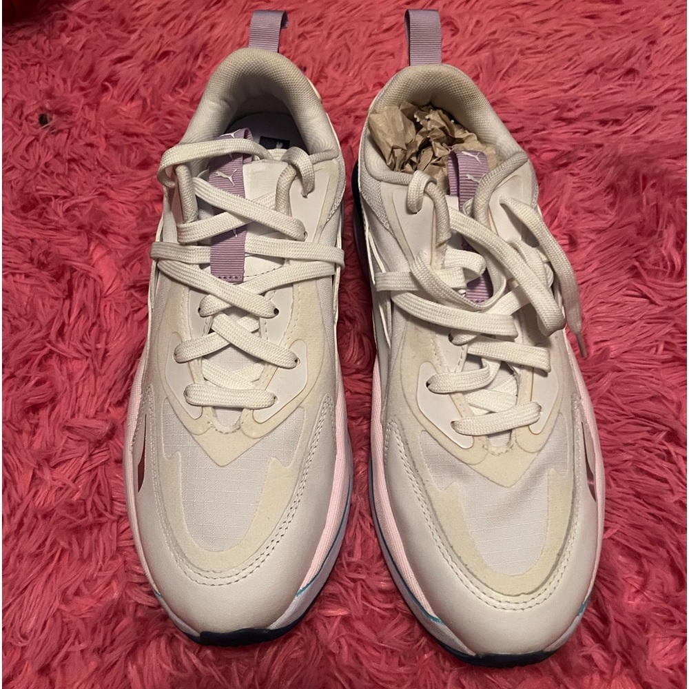 Woman Puma sneakers